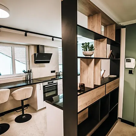 The Loft - Parking - Washer&dryer - Port View - Balcony Apartman