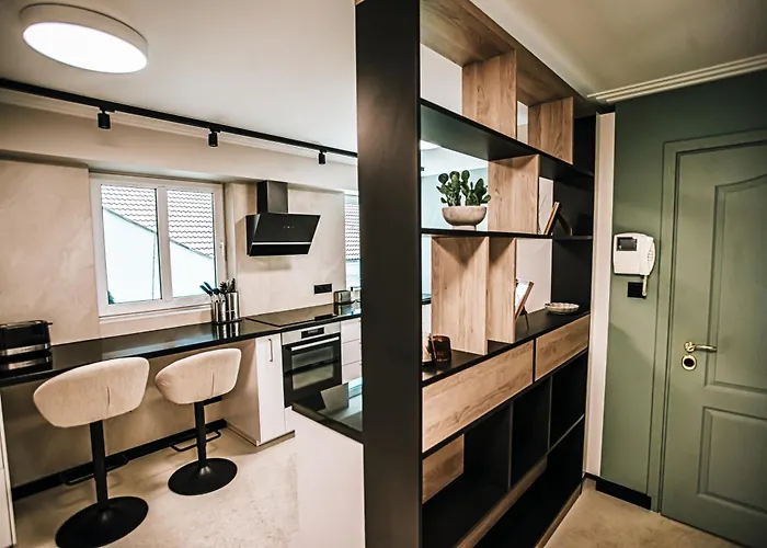 The Loft - Parking - Washer&dryer - Port View - Balcony Apartment